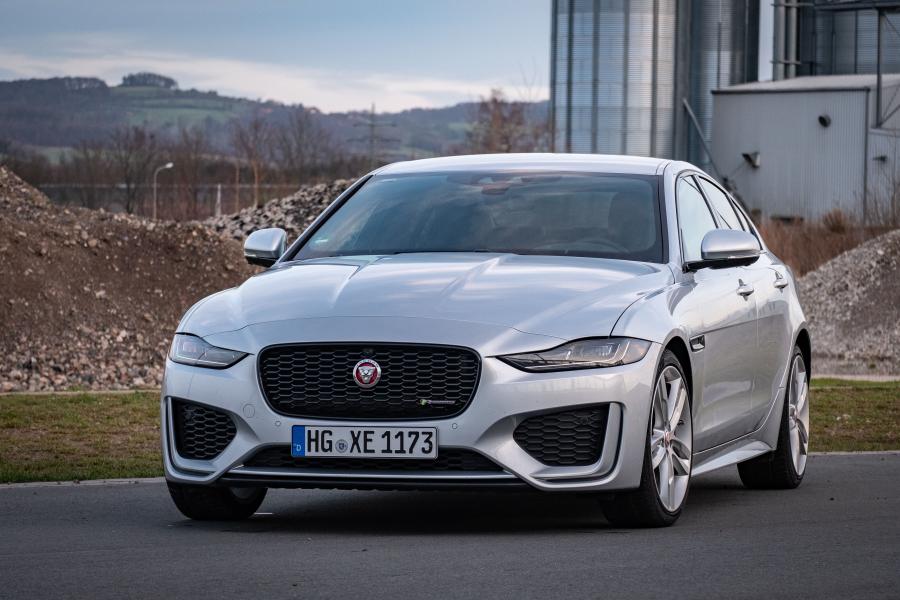  Jaguar XE P250 SE R-Dynamic 2019 года  (WW) (фото 8 из 17)